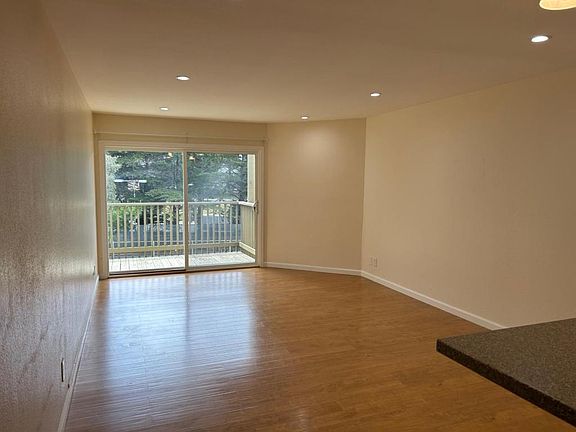 2nd image of 361 Half Moon Ln APT 313