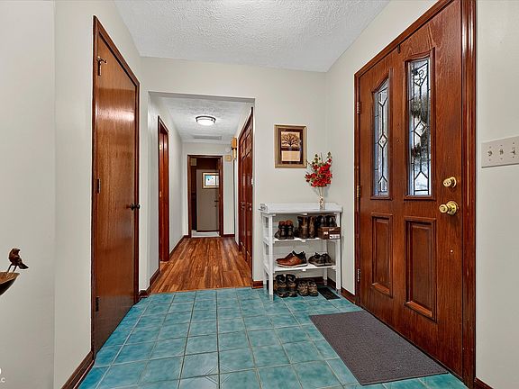 5th image of 6926 Woodridge Dr