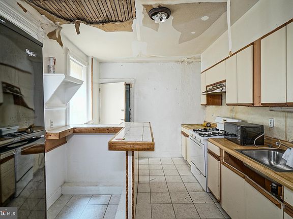 5th image of 5942 N Beechwood St