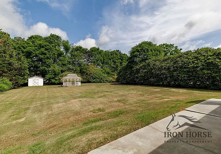 379 Beech Hollow Trl — Photo 28