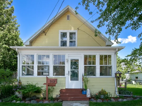 312 Hewitt St, Neenah, WI 54956