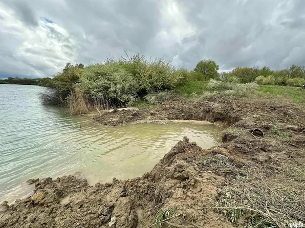 1 Old Weaver Hwy, Canton, IL 61520