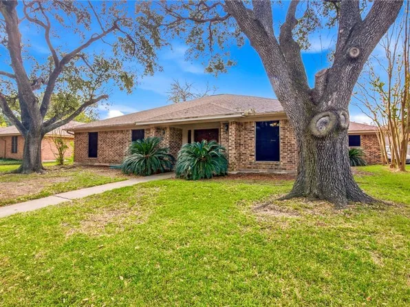 203 Wilshire Dr, Victoria, TX 77904