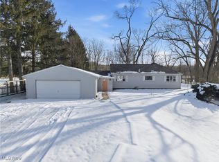 9800 Gleeson Dr, Valley View, OH 44125