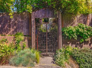 2120 W Barrett St, Seattle, WA 98199
