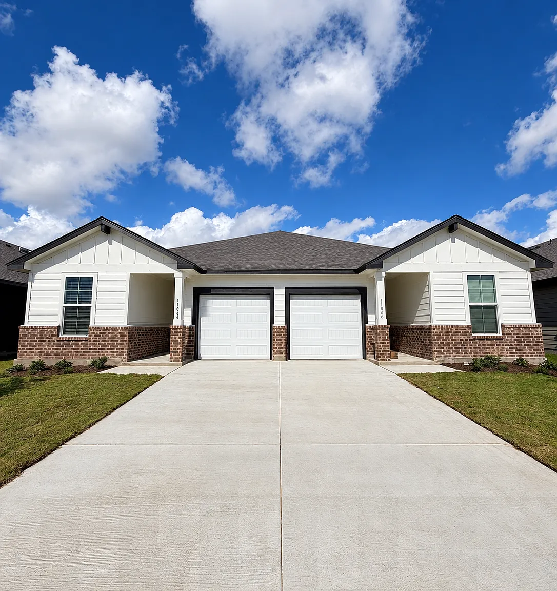 3 bed, 1332 sqft, $1,695 — Photo 1