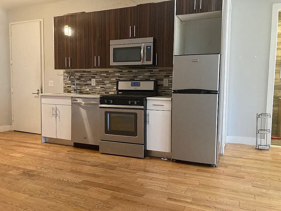 1st image of 1054 Putnam Ave APT 2