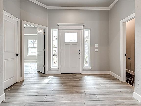 5th image of 401 Braxton Way