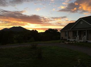 7940 Lucky Ln, Corryton, TN 37721