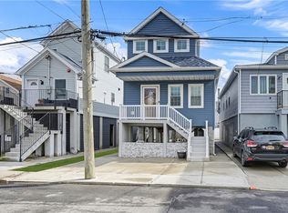 808 Shad Creek Rd, Far Rockaway, NY 11693