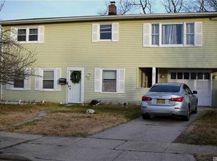 75 Slate Ln, Levittown, NY