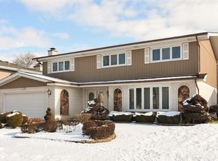 411 S Douglas Ave, Mount Prospect, IL 60056
