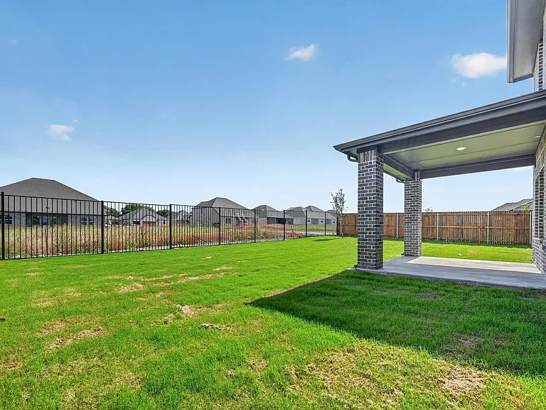 1402 Bridgestone Dr — Photo 27