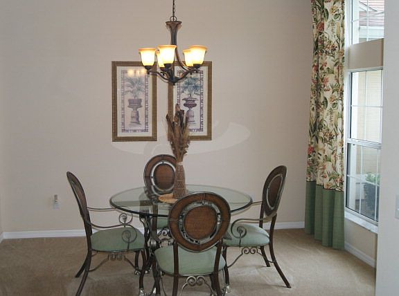 5th image of 227 London Dr