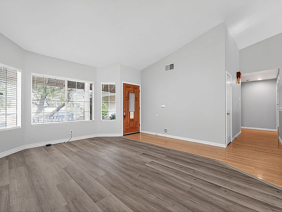 5th image of 22580 Hickory Pl