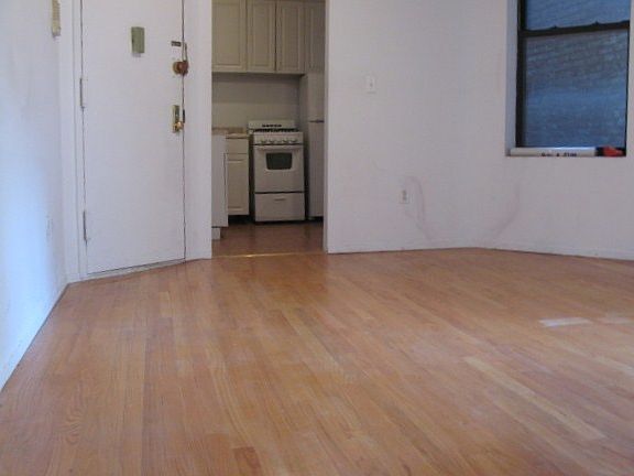 4th image of 245 E 83rd St #C4