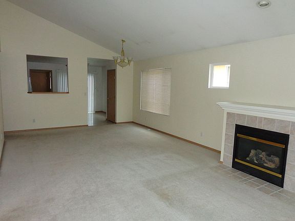 Living/dining room combination