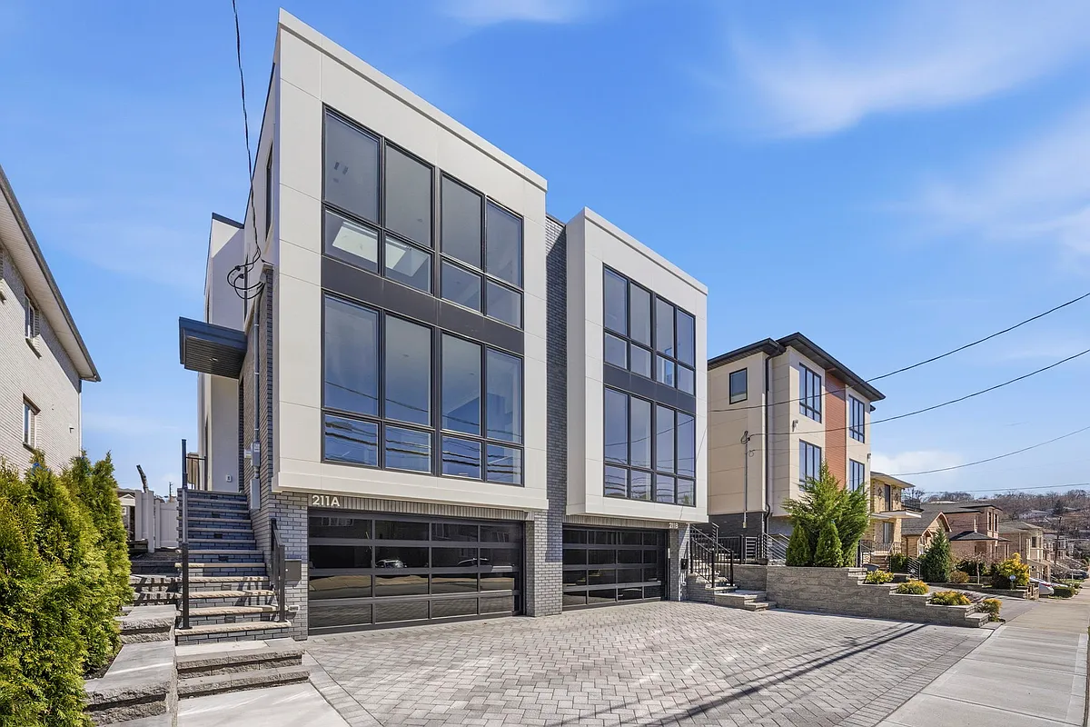 Building Photo - 211 E Harriet Ave #A