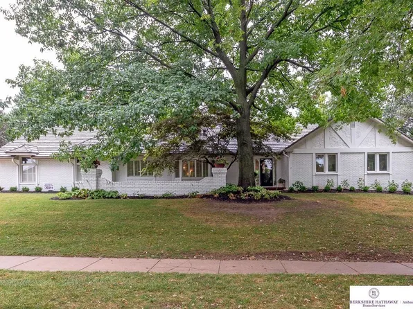 9967 Devonshire Dr, Omaha, NE 68114