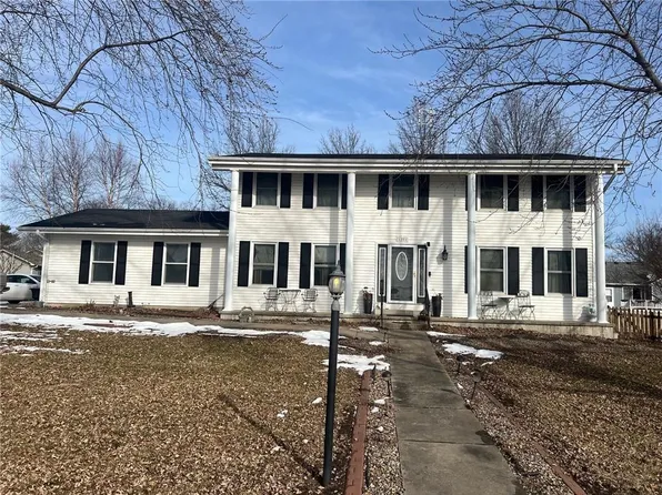 1205 W Park Ave, Savannah, MO 64485