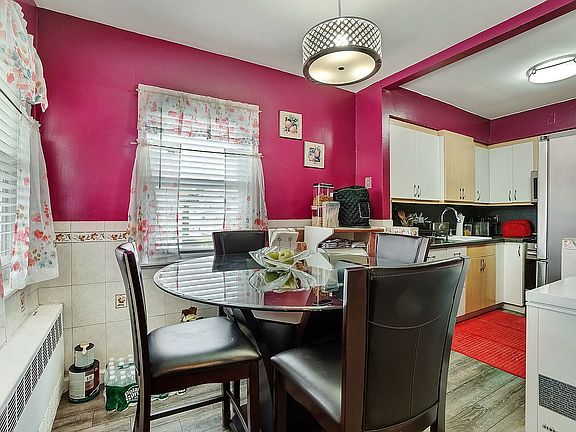 5th image of 10424 Avenue