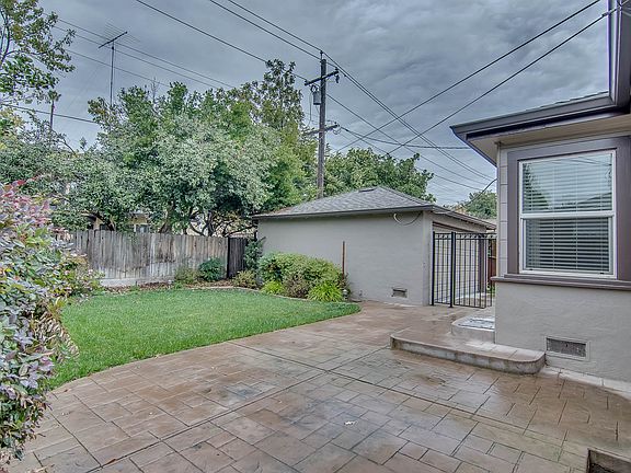 3rd image of 1027 Country Club South Blvd