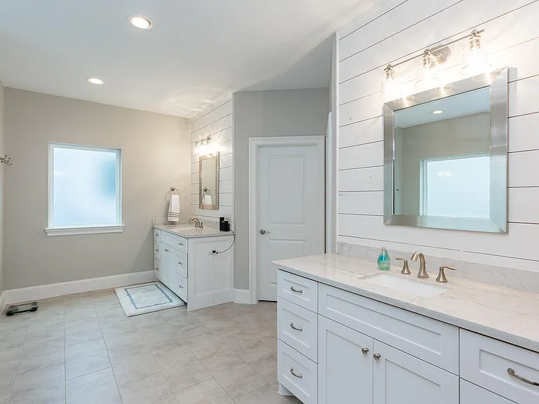 2413 Detering St — Photo 29