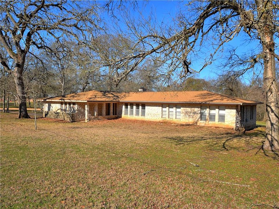 1st image of 102 Persimmon Ln