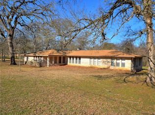 102 Persimmon Ln, Cedar Creek, TX 78612
