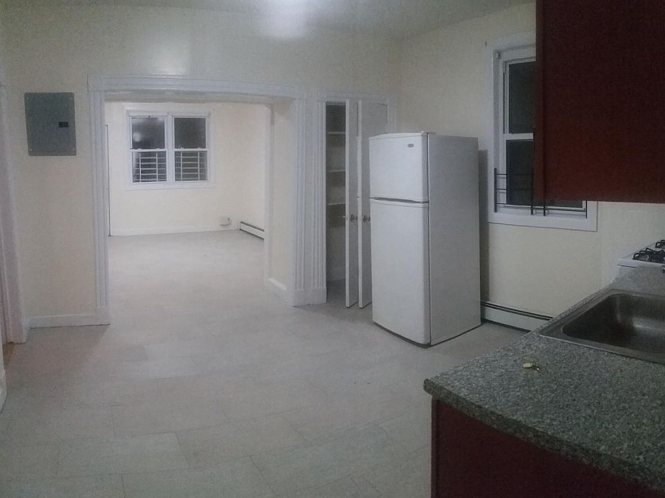 1st image of 40 Tompkins St #1