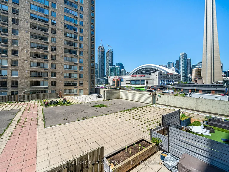 250 Queens Quay W #604 — Photo 28