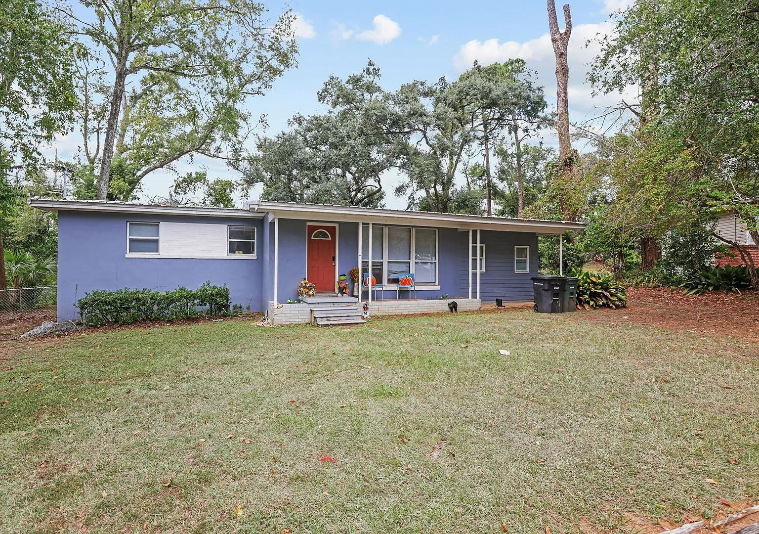 Beautifully Renovated 5 bedroom House Available for Fall 2027! — Photo 1