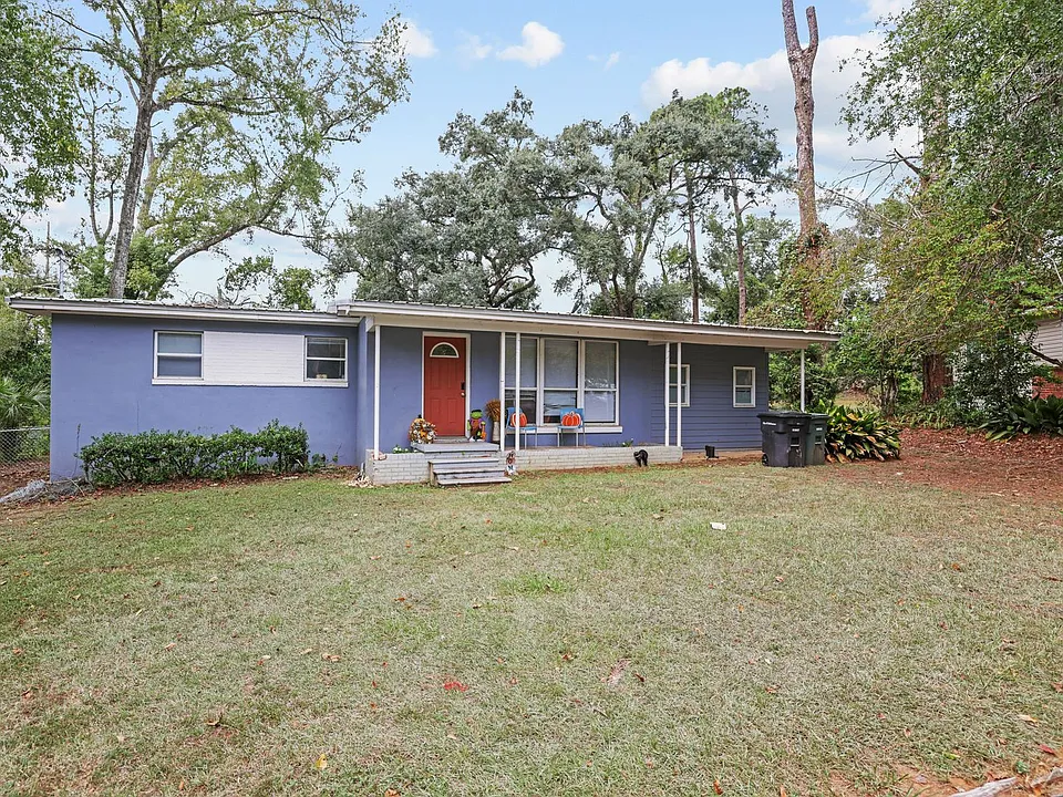 206 Juniper Dr