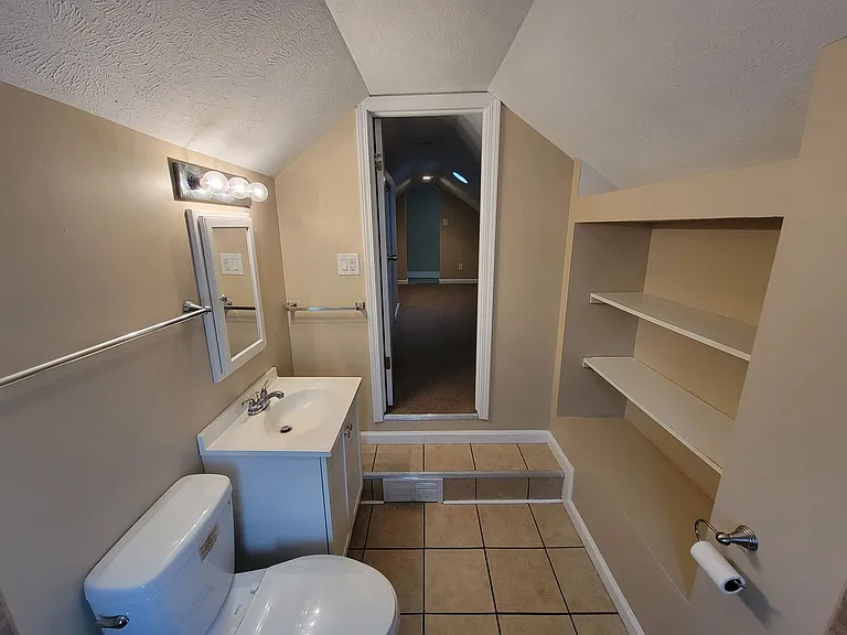 916 N Hill St — Photo 31
