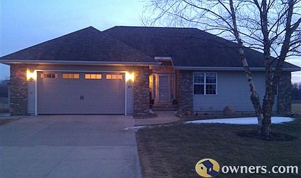 Ranch house on 1 acre with detached garage