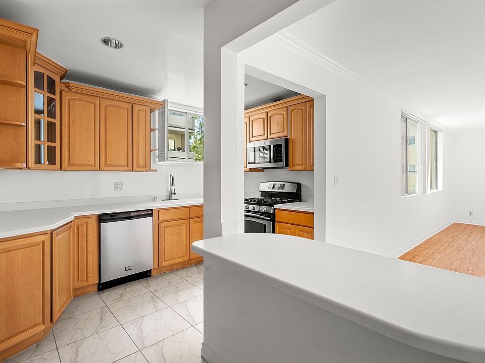 1st image of 432 N Palm Dr APT 205