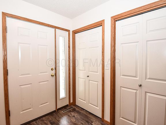 3rd image of 632 Hampton Dr E
