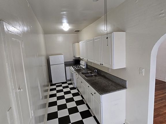 5th image of 642 S Cochran Ave APT 104