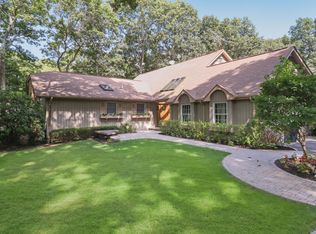 6 Wandering Way, Smithtown, NY
