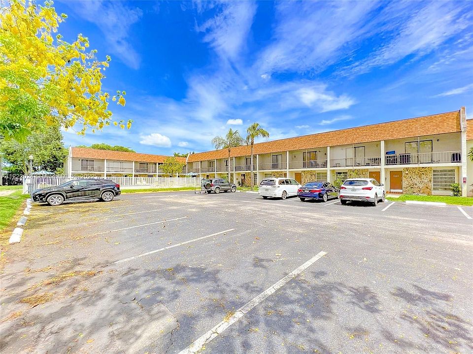 1st image of 5235 SW 40th Ave #38