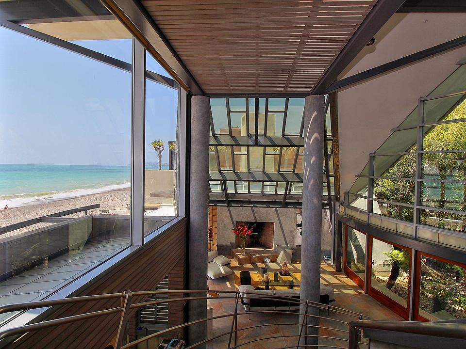 28' Soaring Glass Ceilings