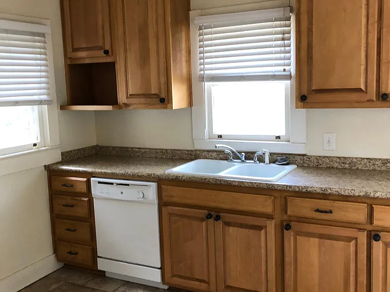 526 Glenview Dr — Photo 6