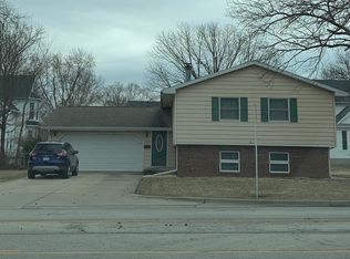 447 S Market St, Monticello, IL 61856