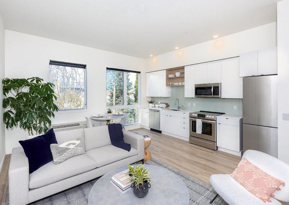 1st image of 310 SE 12th Ave #406