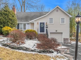 5 Summit Dr, Wayne, NJ 07470