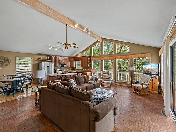 3rd image of 1720 Point Grand Dr