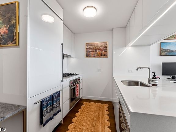 5th image of 99 Hudson St #1603