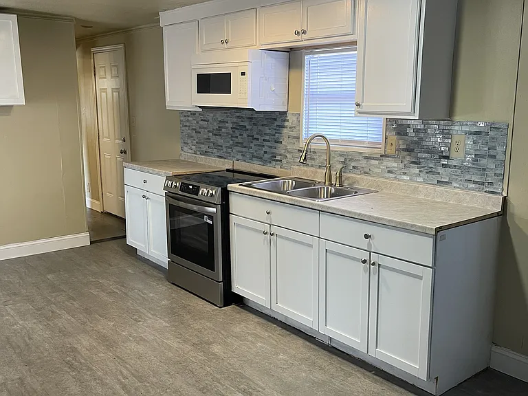 2715 Woodlawn Blvd — Photo 15