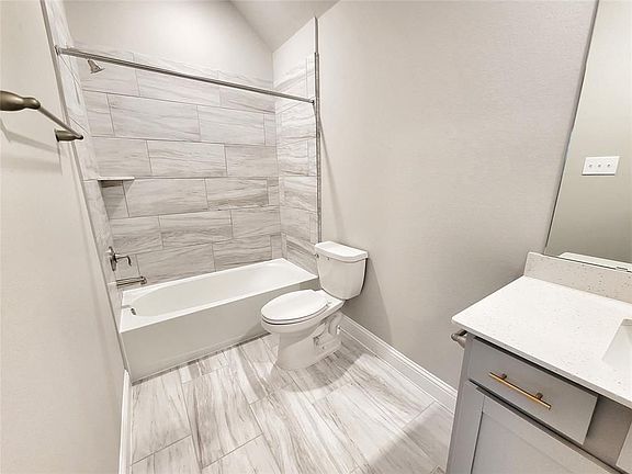 2nd image of 1727 Harvest Lake Dr