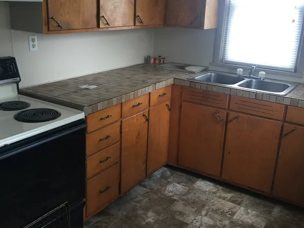 1032 W High Ave, New Philadelphia, OH 44663
